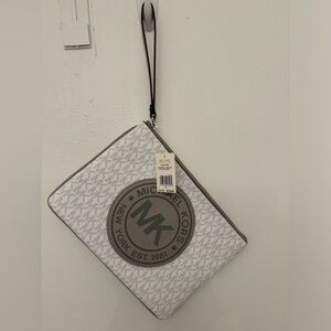 Michael Kors Wristlet NWT!!